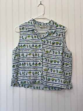 JohnPaulRichard  vintage Sleeveless Button-Front Top with Plant Motif